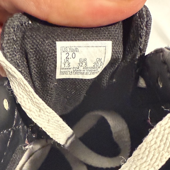 Vans Black and White Low-Top Sneakers - Picture 6 of 6